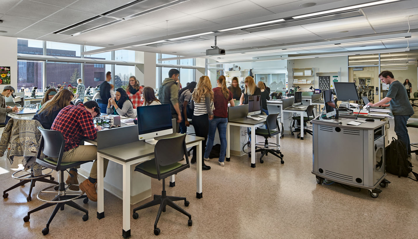 Lab at UMass Integrated Sciences Complex - © Robert Benson Photography